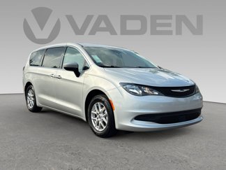 Used 2023 Chrysler Voyager LX image 1