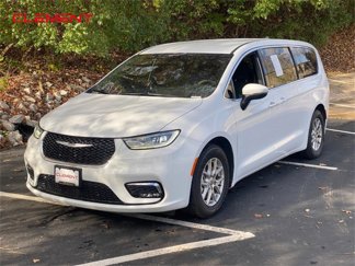 Used 2023 Chrysler Pacifica Touring image 1