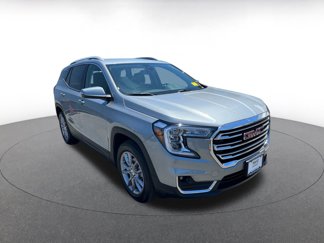 Used 2024 GMC Terrain SLT image 1