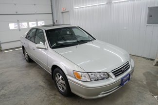 Used 2000 Toyota Camry V6 image 1