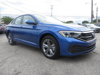 Used 2024 Volkswagen Jetta SE image 1