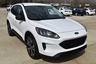 Used 2022 Ford Escape SE image 1