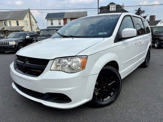 Used 2014 Dodge Grand Caravan SXT image 1