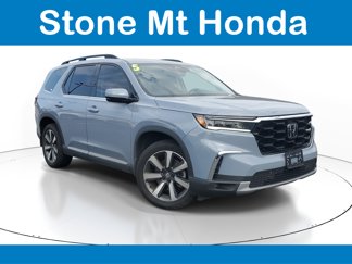 Used 2025 Honda Pilot Touring image 1