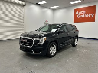 Used 2024 GMC Terrain SLE image 1