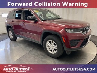 Used 2023 Jeep Grand Cherokee Laredo image 1