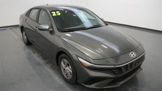 Used 2025 Hyundai Elantra SE w/ Cargo Package image 1