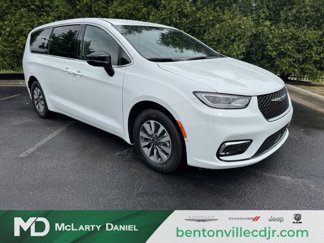 New 2025 Chrysler Pacifica Select image 1