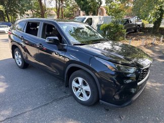 Used 2023 Toyota Highlander LE image 1