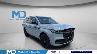 New 2025 Lincoln Navigator L Reserve w/ Jet Appearance Package image 1