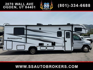 Used 2022 Ford E-450 and Econoline 450 Super Duty w/ Motorhome Prep Package image 1