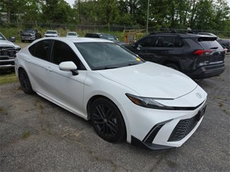 Used 2025 Toyota Camry SE image 1