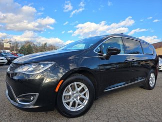 Used 2020 Chrysler Pacifica Touring-L image 1