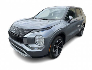 Used 2024 Mitsubishi Outlander SE image 1