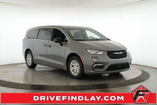 New 2025 Chrysler Pacifica Select image 1