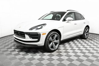Certified 2025 Porsche Macan image 1