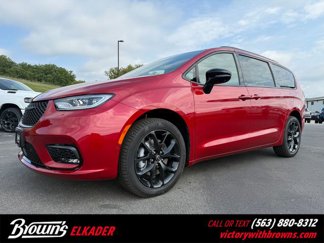 New 2026 Chrysler Pacifica Limited image 1
