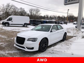 Used 2022 Chrysler 300 Touring L image 1