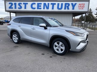 Used 2024 Toyota Highlander LE image 1