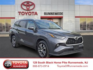 Certified 2023 Toyota Highlander XLE image 1