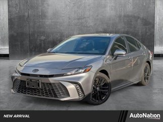 Used 2025 Toyota Camry SE image 1