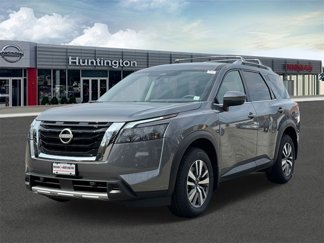 New 2025 Nissan Pathfinder SL image 1