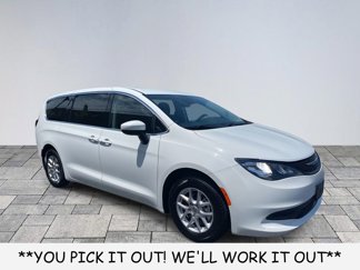 Used 2023 Chrysler Voyager LX image 1