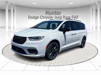 New 2025 Chrysler Pacifica Select image 1