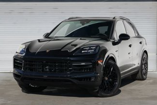 Used 2024 Porsche Cayenne image 1
