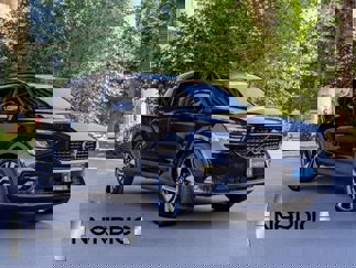 Used 2025 Volvo XC40 B5 Plus image 1