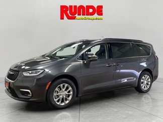 Used 2022 Chrysler Pacifica Touring-L image 1