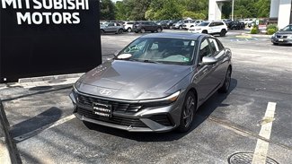 Used 2025 Hyundai Elantra SEL image 1