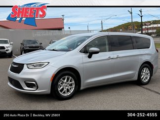 Used 2023 Chrysler Pacifica Touring-L image 1