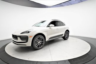 Used 2025 Porsche Macan image 1