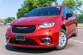 New 2026 Chrysler Pacifica Select image 1