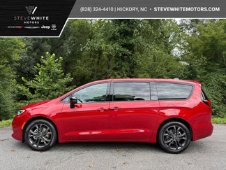 New 2026 Chrysler Pacifica Select image 1
