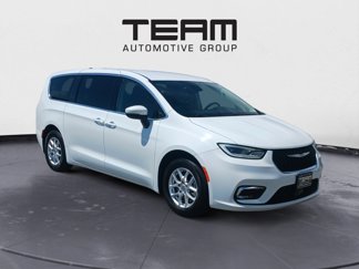 Used 2023 Chrysler Pacifica Touring-L image 1