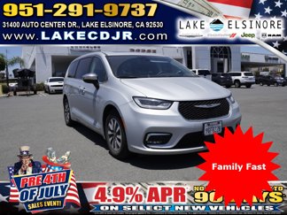 Certified 2023 Chrysler Pacifica Limited image 1