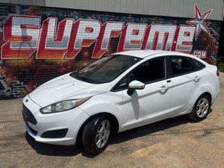 Used 2015 Ford Fiesta SE image 1
