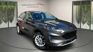 Used 2020 Ford Escape SE image 1