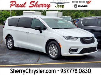 New 2025 Chrysler Pacifica Select image 1