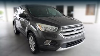 Used 2017 Ford Escape SE image 1
