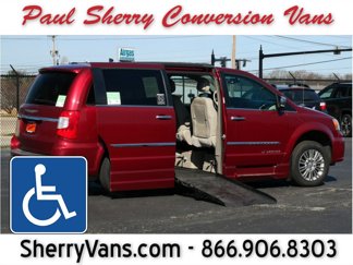 Used 2016 Chrysler Town & Country Touring-L w/ Driver Convenience Group image 1