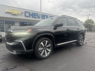 Used 2025 Honda Pilot Touring image 1
