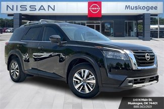 New 2025 Nissan Pathfinder SL image 1