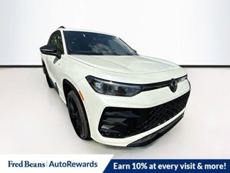 New 2025 Volkswagen Tiguan SE R-Line image 1