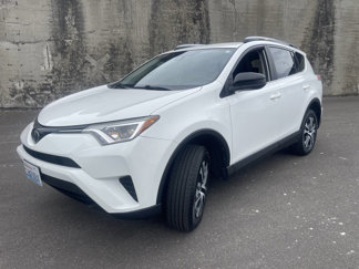 Used 2018 Toyota RAV4 LE image 1