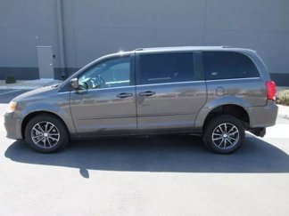 Used 2017 Dodge Grand Caravan SXT image 1
