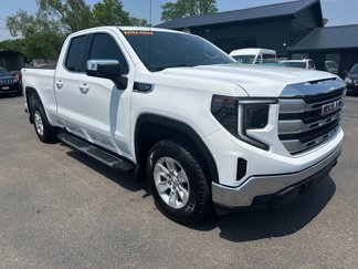 Used 2022 GMC Sierra 1500 SLE image 1