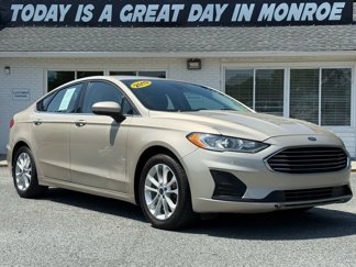 Used 2019 Ford Fusion SE image 1